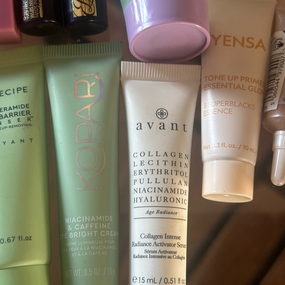 Makeup Set with Pink and Gold Accents - Picture 11 of 16